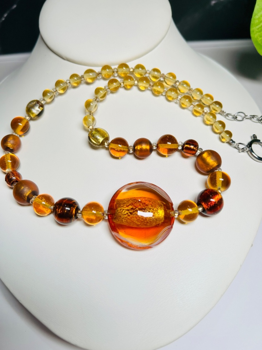 Striking Antica Murrina Venetian Murano Glass Gold Foil beaded necklace - Picture 8 of 14